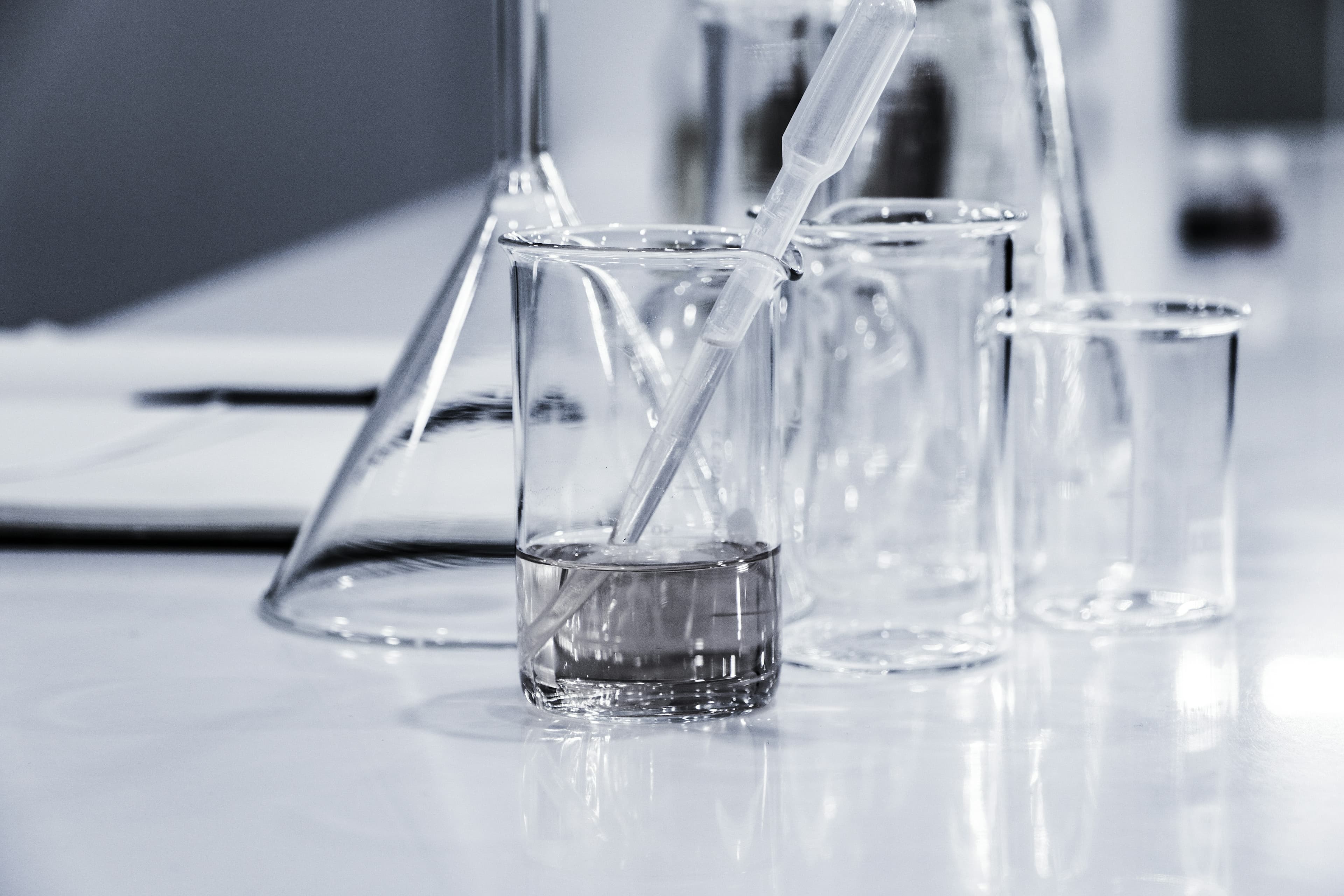 Laboratorijska oprema in priprava vzorcev